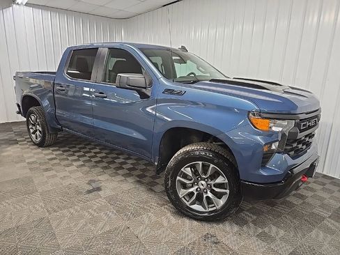 Used 2024 Chevrolet Silverado 1500 Custom Trail Boss w/ LPO, Dark Essentials Package image 7