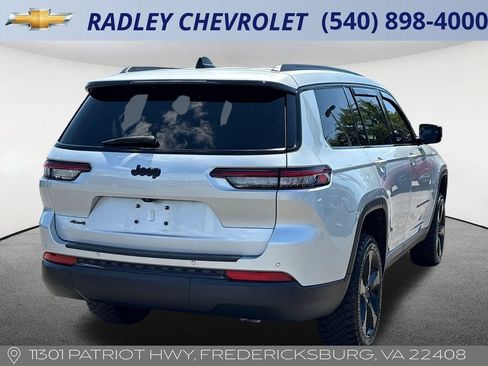 Used 2023 Jeep Grand Cherokee L Laredo AWD/4WD image 19
