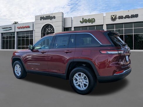 New 2025 Jeep Grand Cherokee Laredo image 5