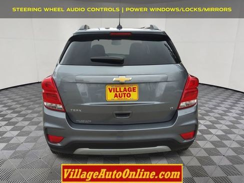 Used 2019 Chevrolet Trax LT w/ LT Convenience Package FWD image 3