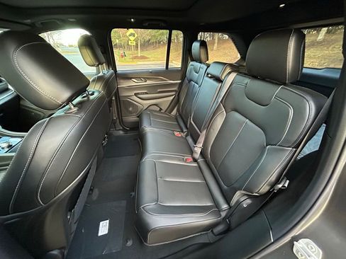 New 2025 Jeep Grand Cherokee Limited image 12