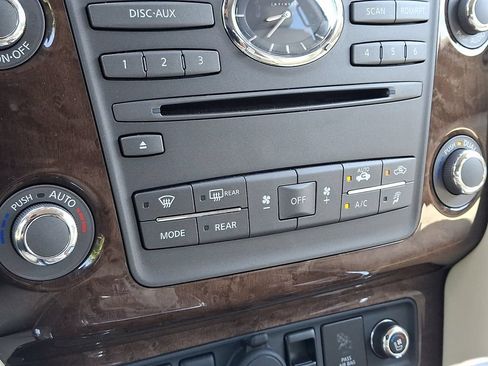 Used 2011 INFINITI QX56 4WD w/ Deluxe Touring Pkg image 17