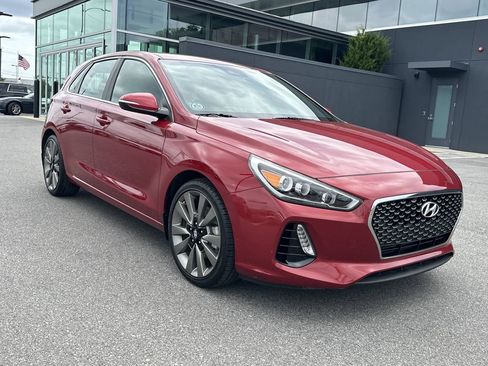 Used 2018 Hyundai Elantra GT Sport FWD image 2