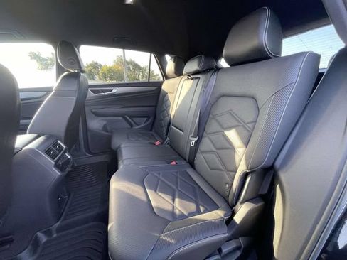 Certified 2024 Volkswagen Atlas Cross Sport SE FWD image 13