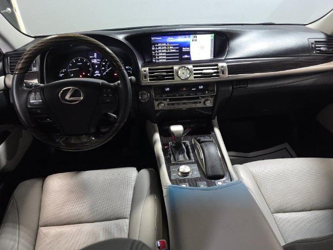 Used 2016 Lexus LS 460 AWD w/ Comfort Package image 14