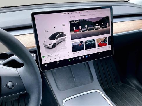 Used 2023 Tesla Model Y AWD image 6