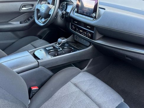 Used 2025 Nissan Rogue SV FWD image 30