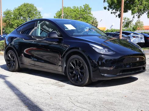 Used 2022 Tesla Model Y Long Range AWD/4WD image 2