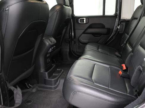 Used 2022 Jeep Wrangler Unlimited Sahara AWD/4WD image 33