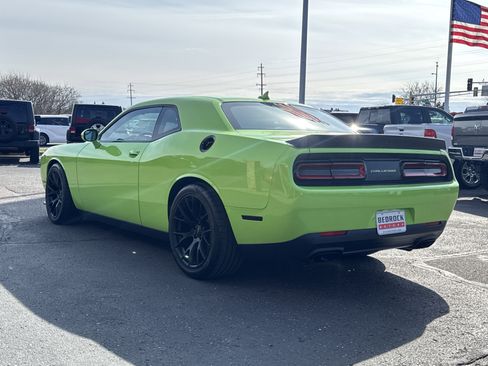 Used 2015 Dodge Challenger SRT Hellcat image 5