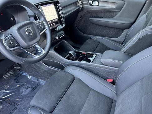 Used 2023 Volvo XC40 Recharge Ultimate AWD/4WD image 9