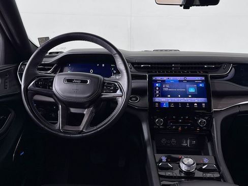 Used 2023 Jeep Grand Cherokee Overland w/ Advanced Protech Group III AWD/4WD image 10