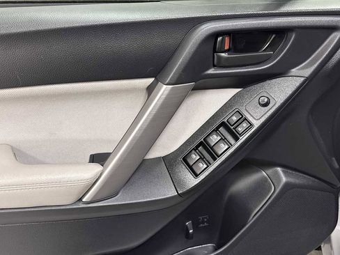 Used 2016 Subaru Forester 2.5i w/ Alloy Wheel Package image 15