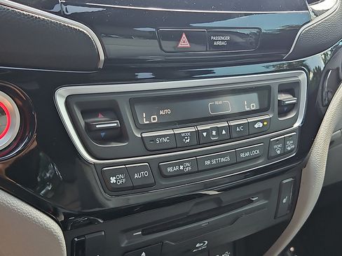 Used 2019 Honda Pilot Touring image 16