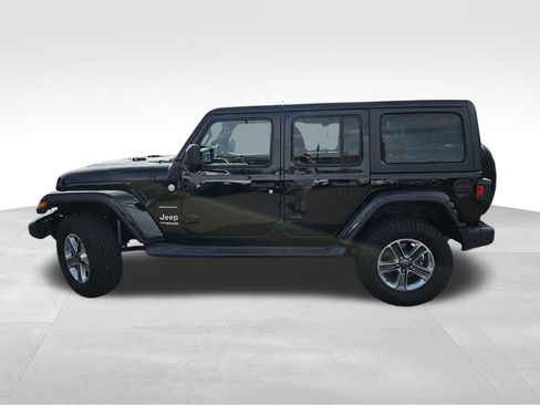 Used 2020 Jeep Wrangler Unlimited Sahara w/ Uconnect 4C Nav & Sound Group AWD/4WD image 2