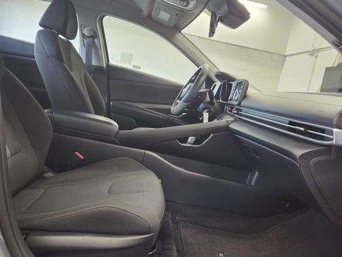 Certified 2021 Hyundai Elantra SE w/ Cargo Package FWD image 23