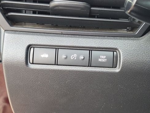 Used 2024 Nissan Altima 2.5 SV FWD image 15