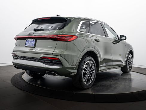 Used 2025 Audi Q5 Premium Plus w/ Premium Plus AWD/4WD image 4