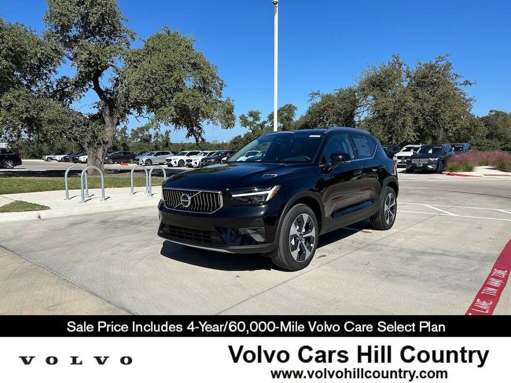 Used 2025 Volvo XC40 B5 Plus w/ Protection Package Premier AWD/4WD image 1