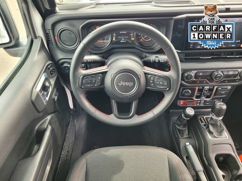 Used 2024 Jeep Wrangler Unlimited Rubicon AWD/4WD image 11
