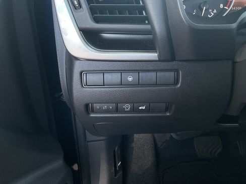 Used 2025 Nissan Rogue SV FWD image 20
