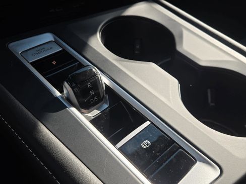 Certified 2025 Volkswagen Atlas SE image 26