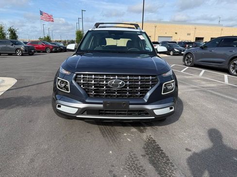 Certified 2023 Hyundai Venue Limited FWD image 2