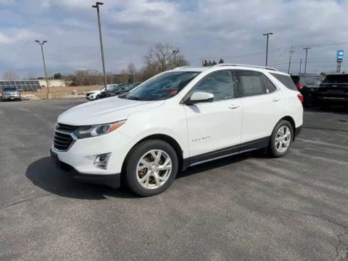 Used 2019 Chevrolet Equinox LT w/ Sun & Navigation Package AWD/4WD image 4