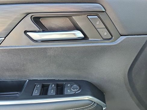 Used 2024 GMC Acadia Elevation image 23