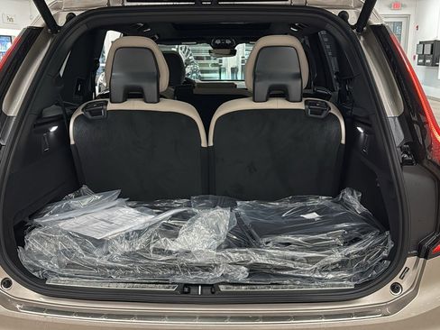 New 2026 Volvo XC90 T8 Plus w/ Protection Package Premier image 30