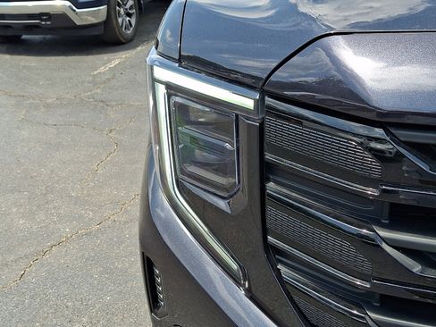 Used 2025 GMC Sierra 1500 Elevation AWD/4WD image 9
