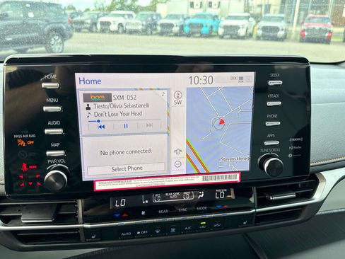 Used 2024 Toyota Sienna XSE FWD image 22