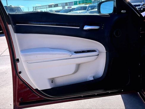 Used 2019 Chrysler 300 Limited image 20