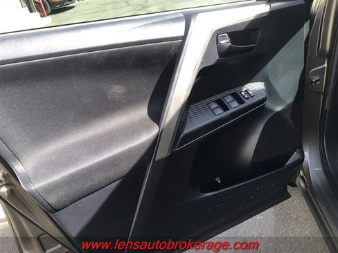 Used 2014 Toyota RAV4 LE FWD image 9