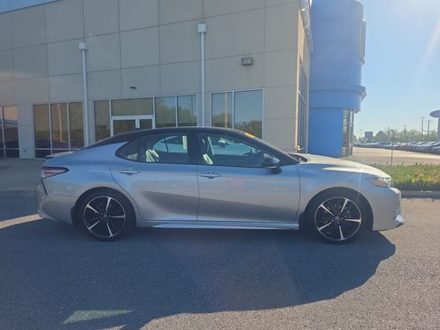 Used 2019 Toyota Camry XSE FWD image 4