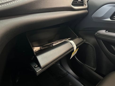 New 2026 Chrysler Pacifica Select image 33