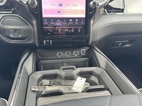 New 2026 RAM 3500 Limited AWD/4WD image 18