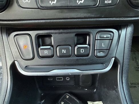 Used 2021 GMC Terrain SLE w/ LPO, Floor Liner Package image 22