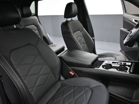 Used 2024 Volkswagen Atlas Cross Sport SE FWD image 25
