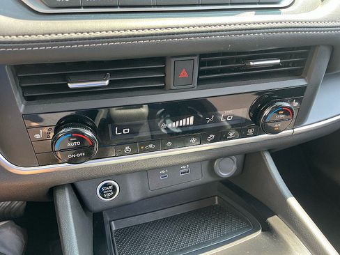 Used 2023 Nissan Rogue S AWD/4WD image 24
