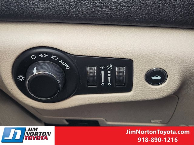 Used 2015 Chrysler 200 Limited w/ Convenience Group FWD image 23