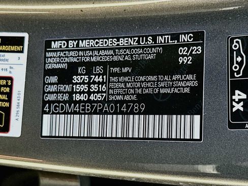 Used 2023 Mercedes-Benz EQS 580 4MATIC SUV w/ Acoustic Comfort Package image 34