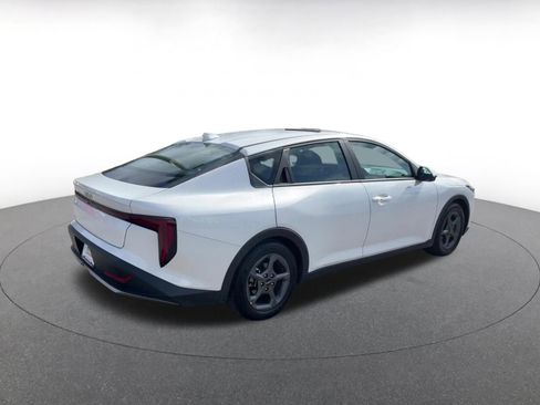 Used 2025 Kia K4 LXS image 11