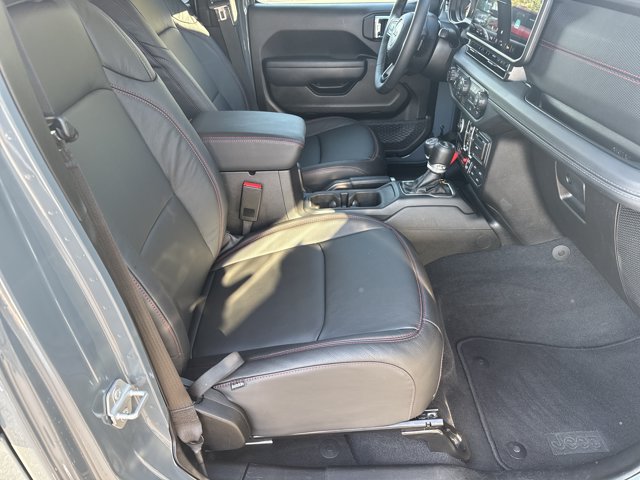 Certified 2025 Jeep Wrangler Unlimited Rubicon w/ Convenience Group AWD/4WD image 15