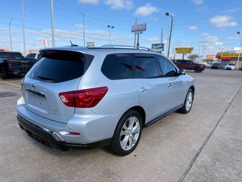 Used 2018 Nissan Pathfinder SL w/ SL Premium Package image 9