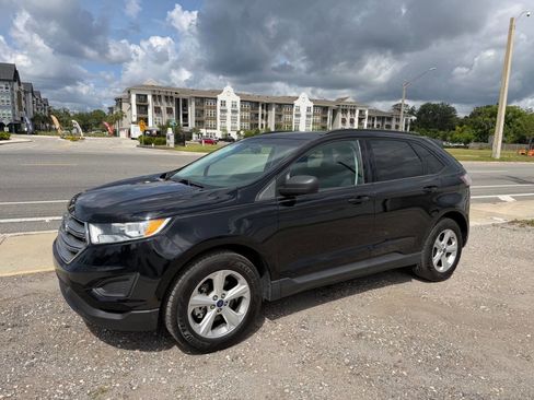 Used 2018 Ford Edge SE FWD image 2