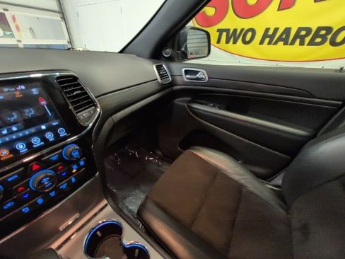 Used 2019 Jeep Grand Cherokee Altitude image 24