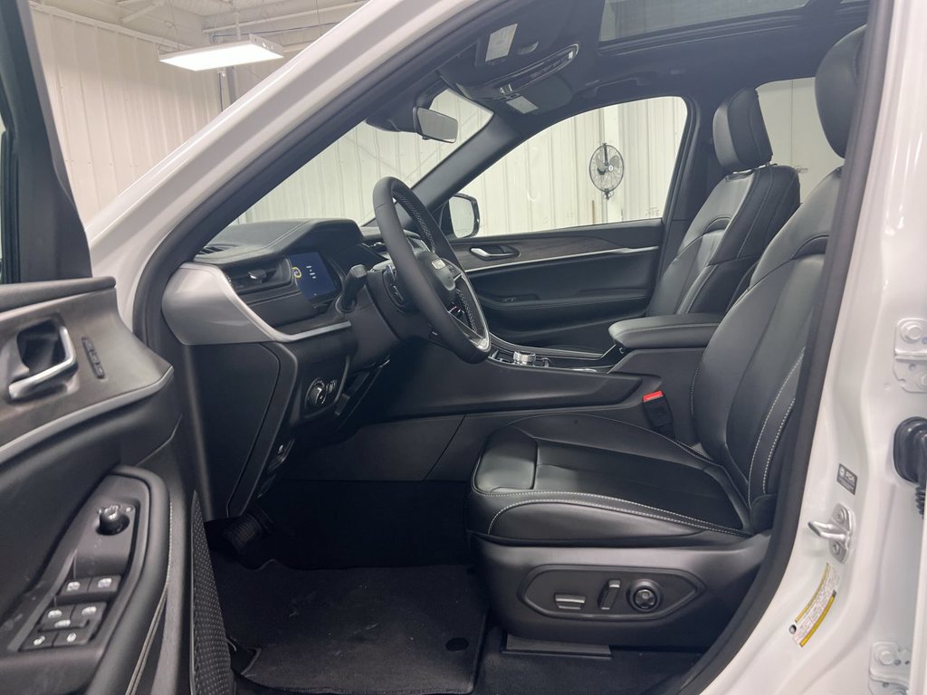 New 2026 Jeep Grand Cherokee Limited w/ Limited Altitude Package AWD/4WD image 21