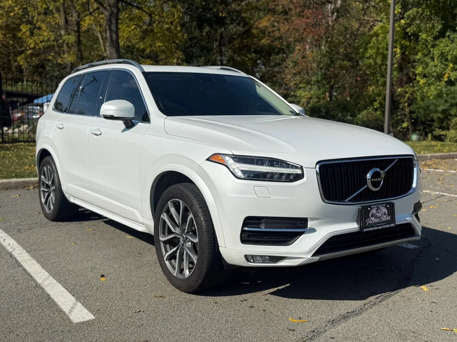Used 2018 Volvo XC90 T6 Momentum w/ Momentum Plus Package AWD/4WD image 3