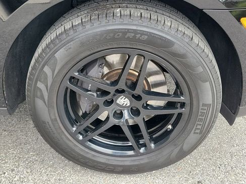 Certified 2018 Porsche Macan AWD/4WD image 13